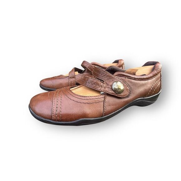 Clarks Women's Mary Jane Flats Brown Leather Size 9W Cushioned Insole Casual - Picture 2 of 13